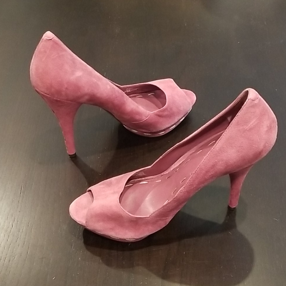 BCBGeneration womans size 8.5M heel